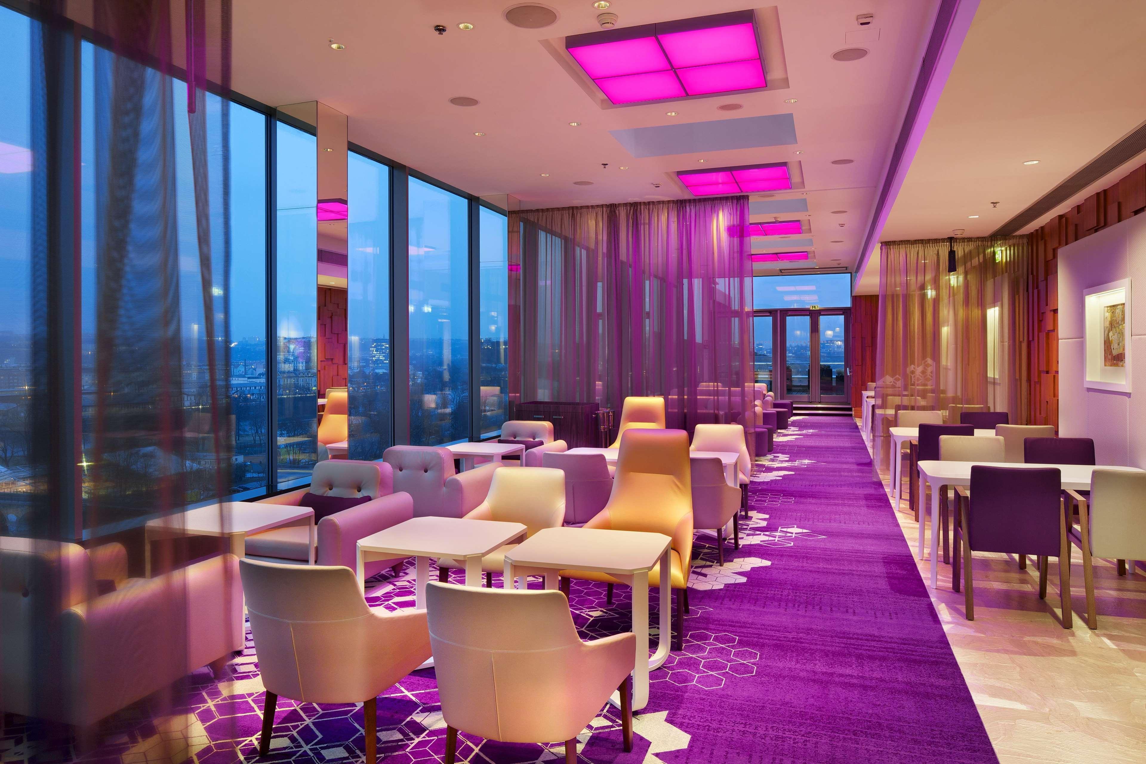 Hilton Prague Hotel Экстерьер фото The lounge at the airport